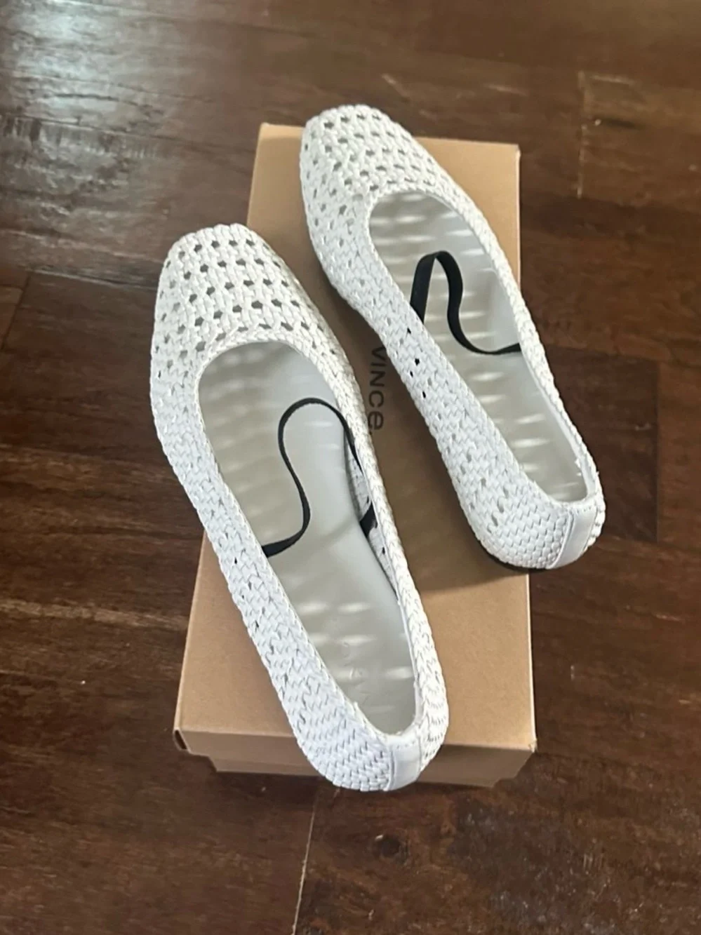 Vince Vivian Mary Jane Flat- white leather size 8 Brand New